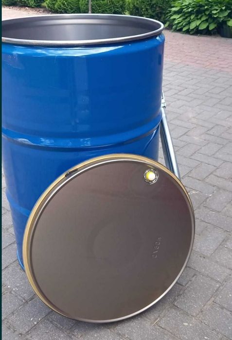 Beczki Metalowe idealne na wędzarnie.