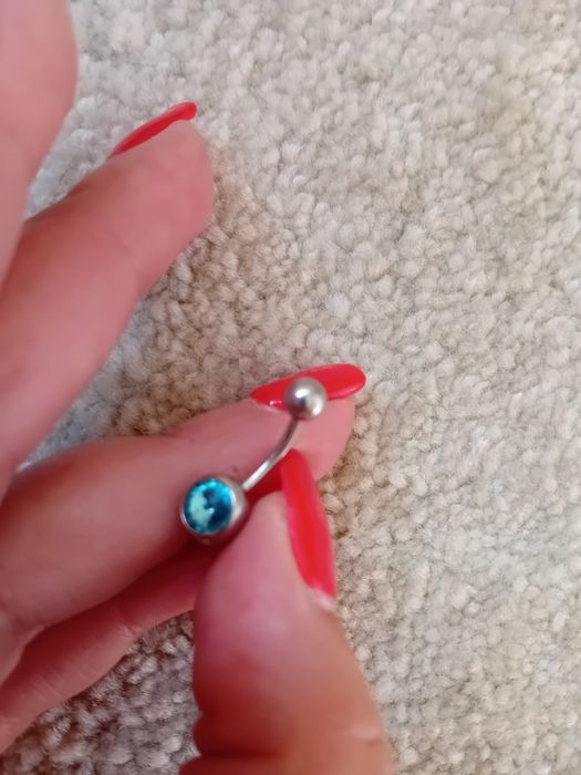 Piercings em aço cirúrgico e em titanium novos