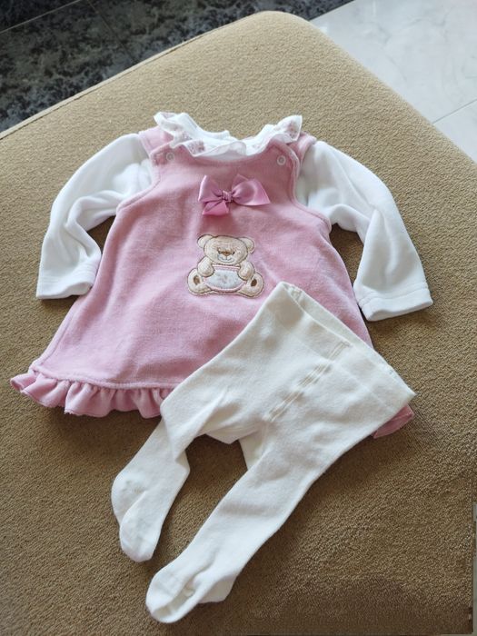 Conjurando de vestido com camisola e collants de veludo