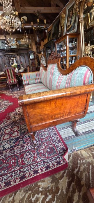 Stara sofa Biedermeier