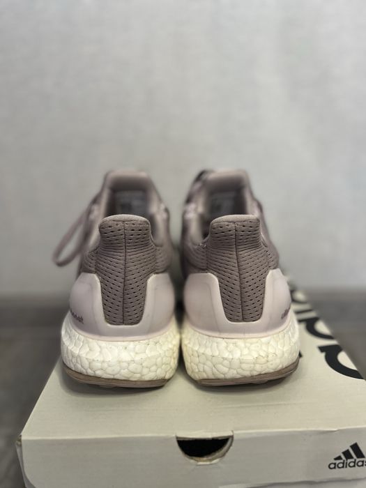Жіночі бігові кросівки adidas ultraboost 1.0 w