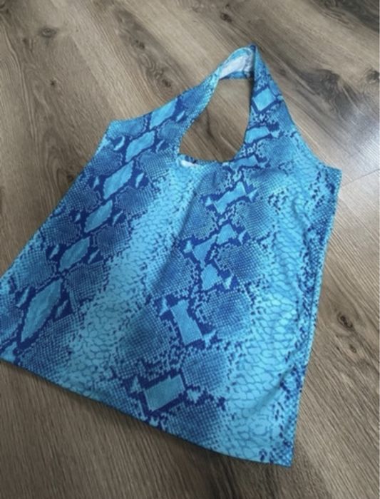 Top niebieski wzór skóry węża