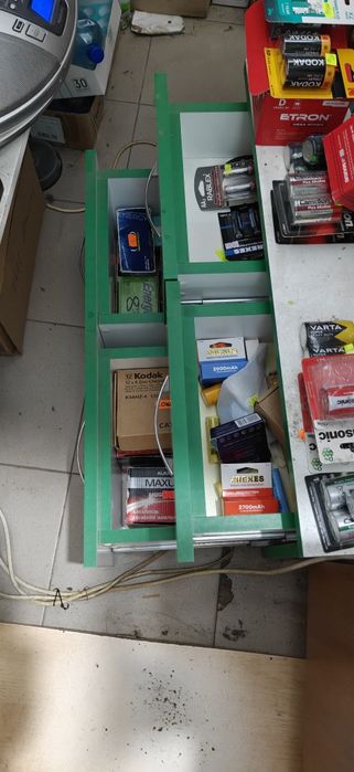 Продам меблі для торгівлі