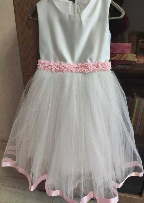 Святкова сукня, біла сукня,104-110, обруч цукеркою, квітка на руку