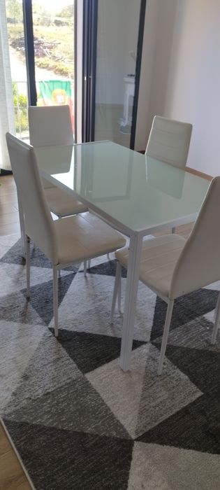 Mesa 4 lugares tampo de vidro