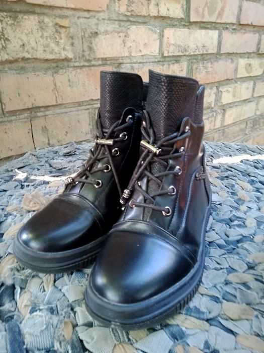 Взуття для дівчинки