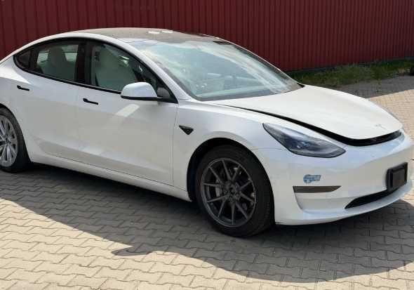 Бампер Tesla Model 3 Розборка Тесла Модел 3 наявні запчастини
