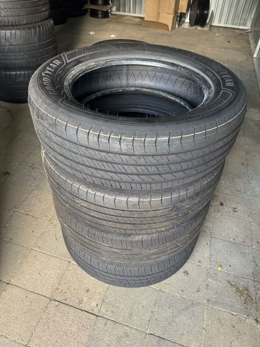 Komplet opon letnich 215/60/17 GOODYEAR Demo F-Vat