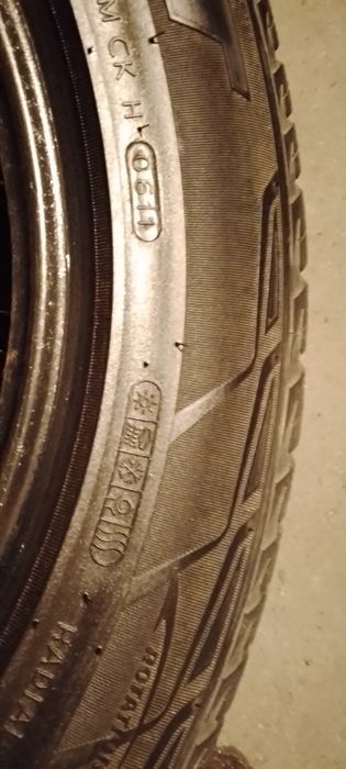 Opony wielosezonowe firmy Hankook używane .Rozmiar 235/60R17 .