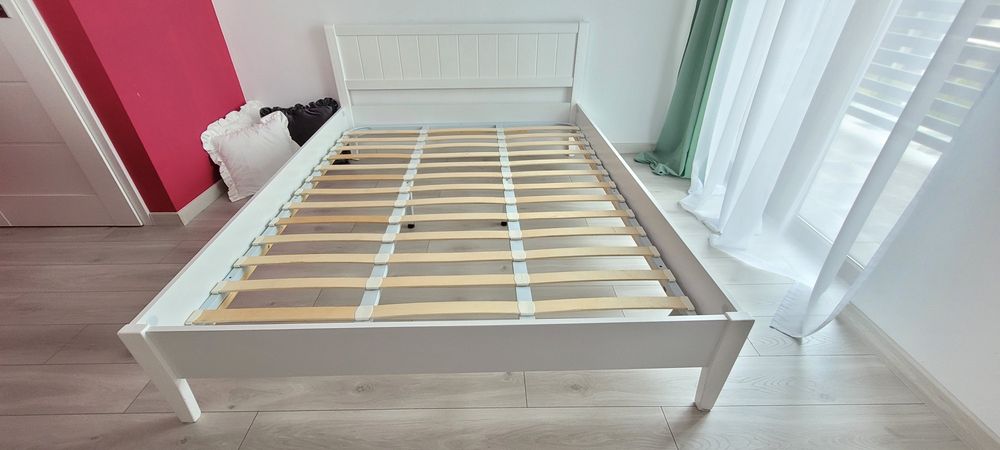 Łóżko białe że stelażem rama bez materaca 160x200
