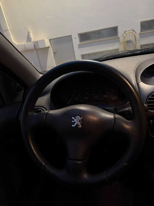 Peugeot 206 1.1 XR ano 2000