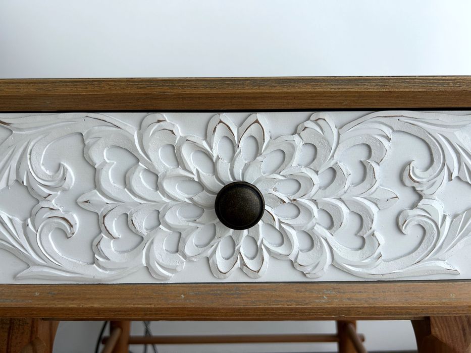 Mesa Cabeceira em Madeira Gato Preto