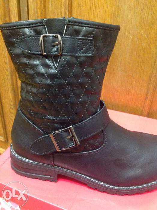 Стильные демисезонные сапожки на 35 размер