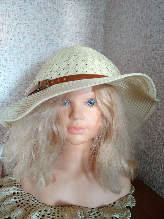 Красивая шляпа Accessorize