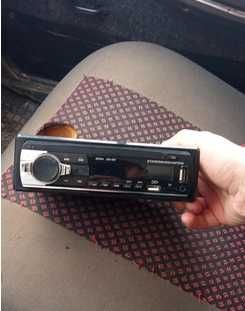 Потужна автомагнітола з дисплеєм і чистим звуком jsd-520вт