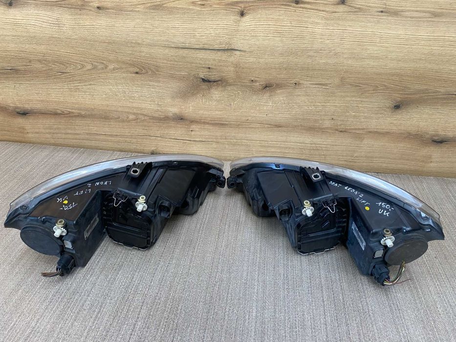 Lampy / reflektor przedni lewy, prawy Seat leon II lift