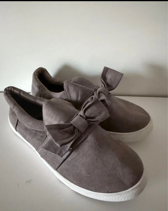 Szare buty typu Slip- on
