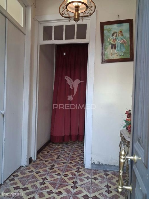Moradia localizada na freguesia da Ribeirinha
