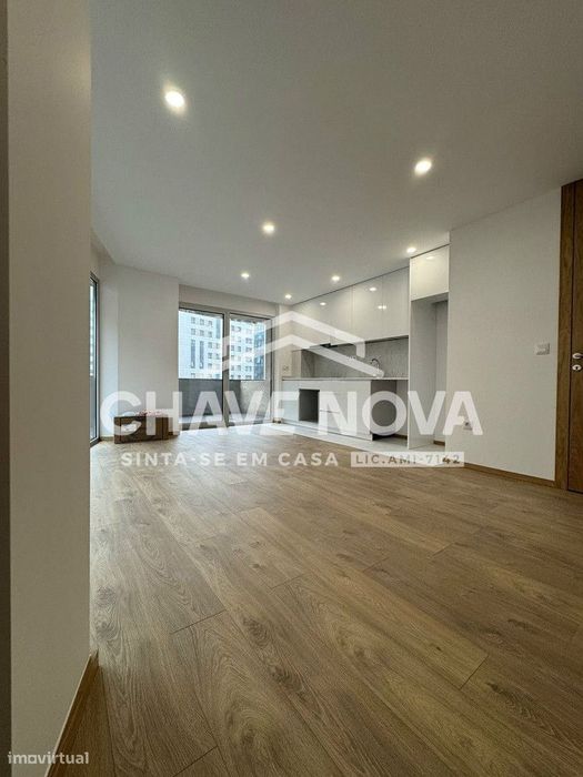 Apartamento T2 novo c/ 2 lugares de Garagem no Porto (Bessa)