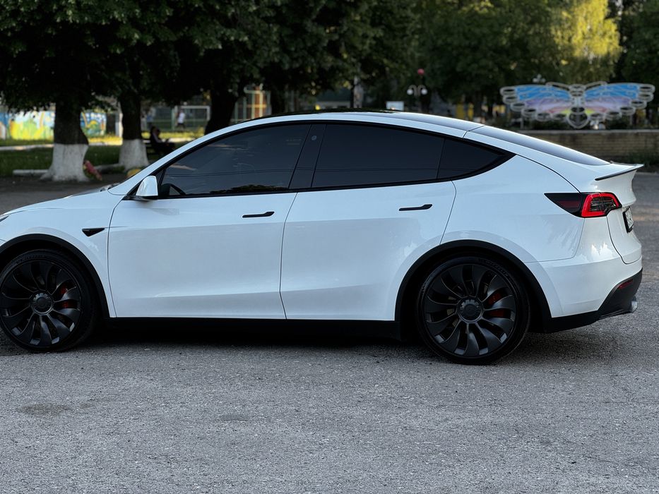 Tesla model Y Perfomance 2023