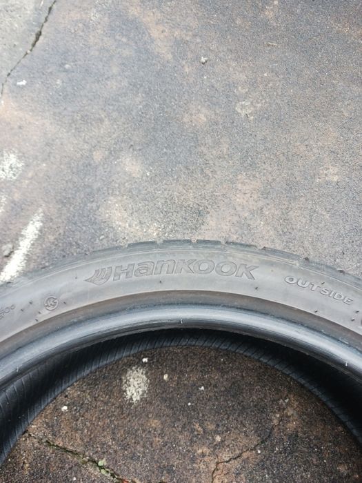 Vendo pneus semi-novos 255/35/20 Hankook