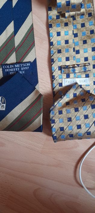 Krawat.  4 szt. + 1 szt.gratis