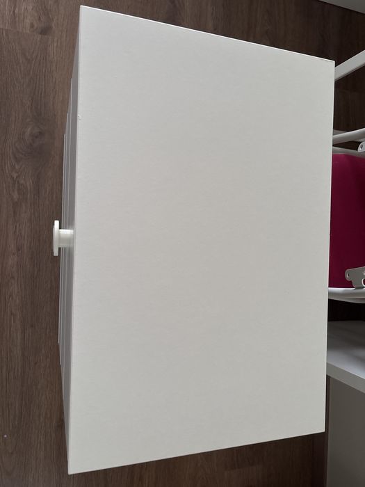 Mesa de cabeceira / comoda criança IKEA