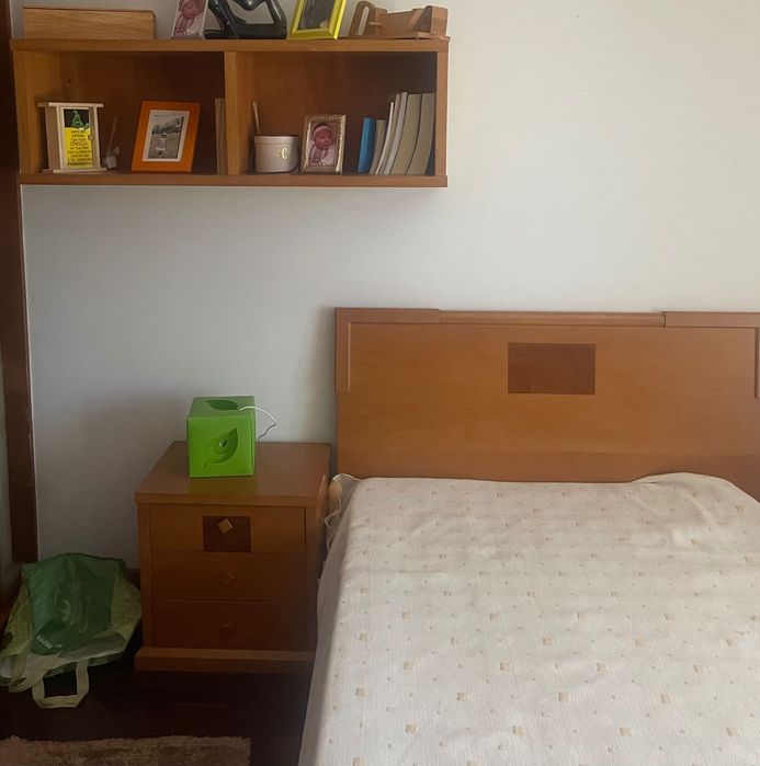 Vendo quarto em madeira mogno