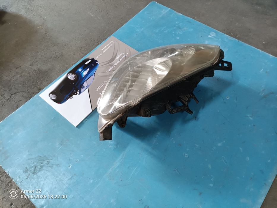 Farol direito Peugeot partner 2015