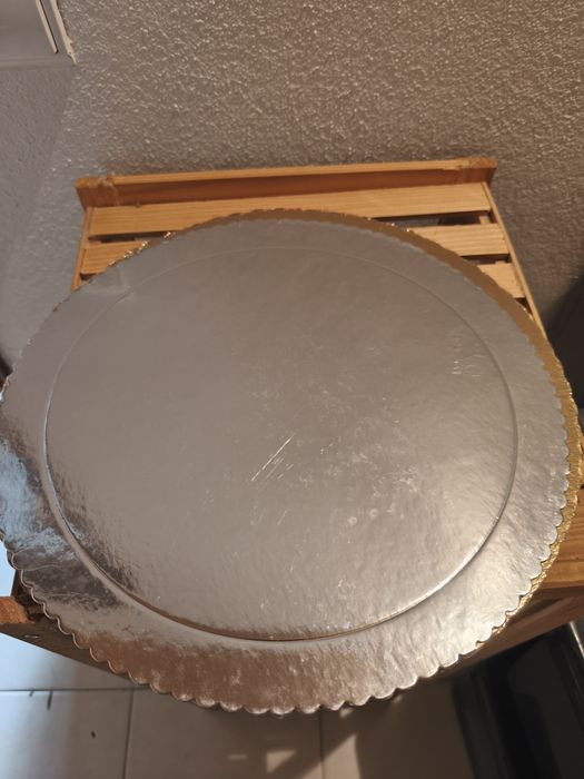 Prato de bolos tamanhos variados