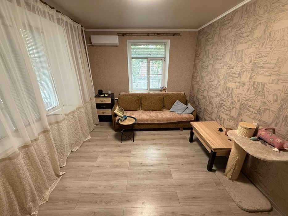 Продаю 2х комнатную квартиру в Центре на  Адмиральской.