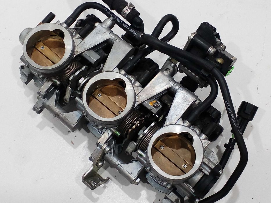 Triumph tiger 800 przepustnice wtryski komplet wtrysk tps