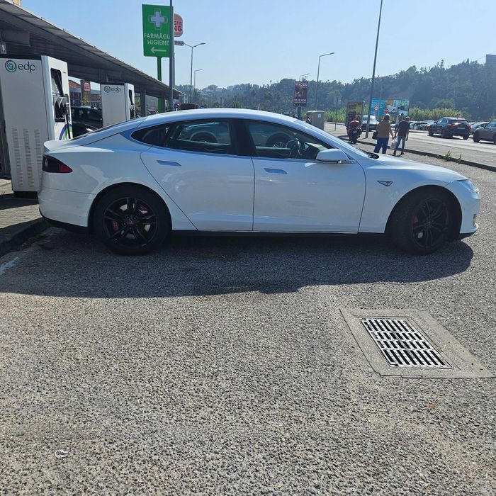 Vendo Tesla S 85 Impecável de tudo