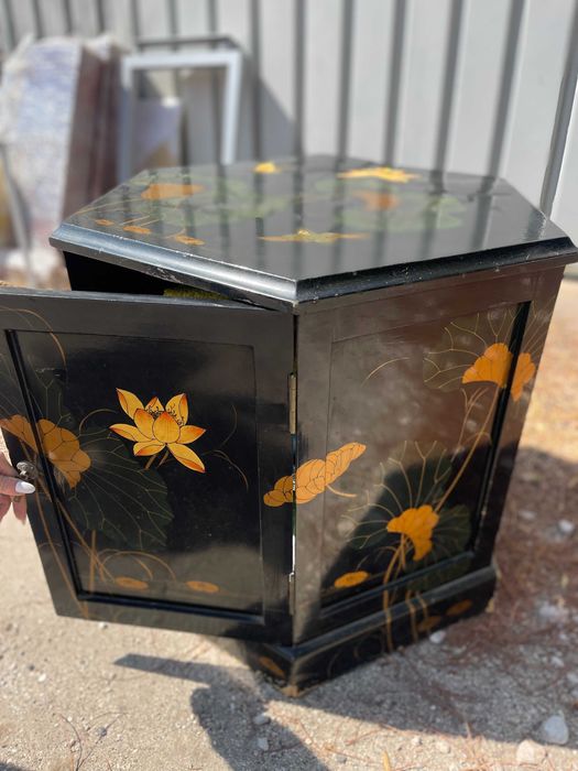 Mesa oriental lacada preta pintada– motivo floral