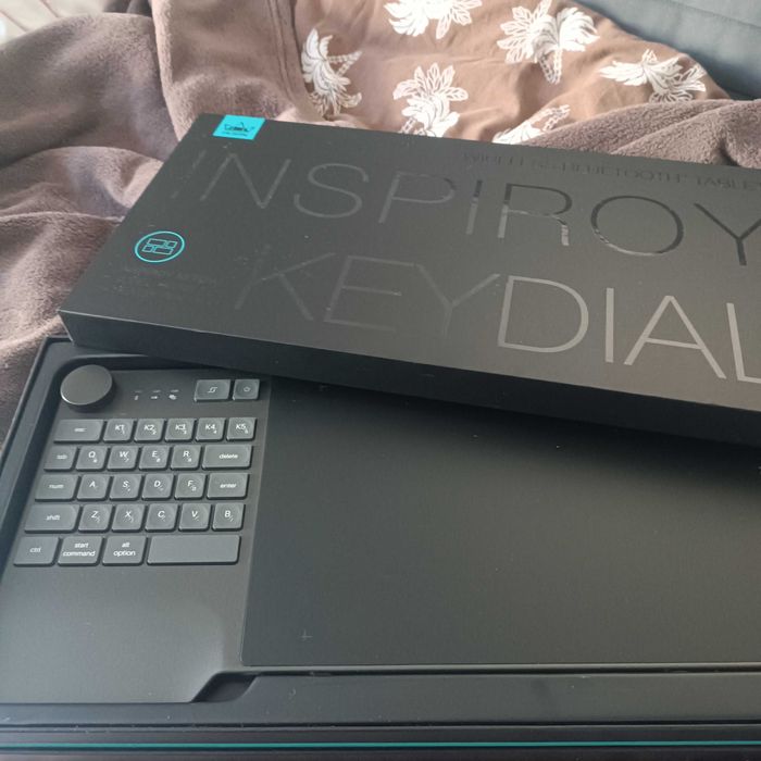 Tablet graficzny Huion Inspiroy Keydial KD200 – stan bardzo dobry!