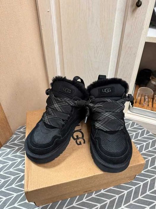 UGG Lowmel/Black R.40