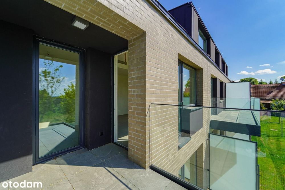 Dwupoziomowy,4-pokojowy apartament z antresolą