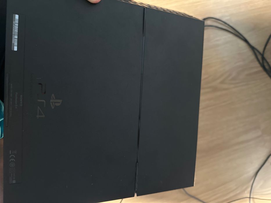 Konsola ps 4 (czarna) oraz gry