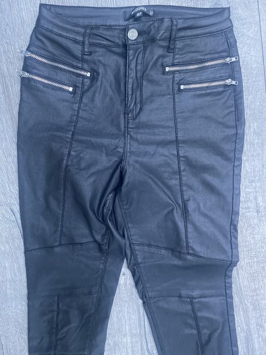 Spodnie damskie 40 MISSGUIDED , czarne woskowane