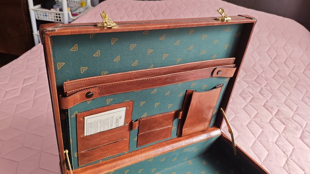 Шкіряний дипломат фірмовий, Італія