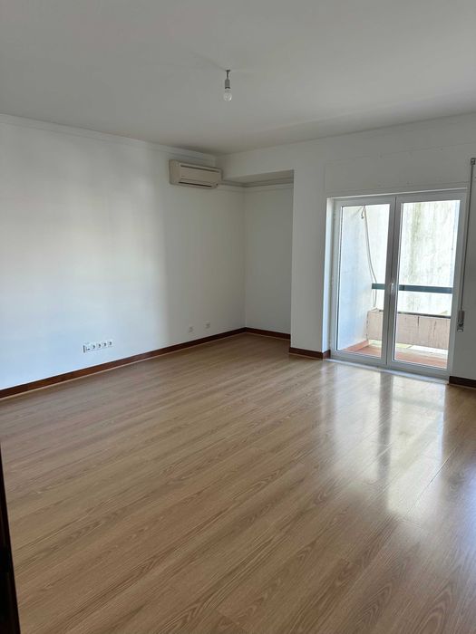 Apartamento T2 Avenida Nuno Alvares
