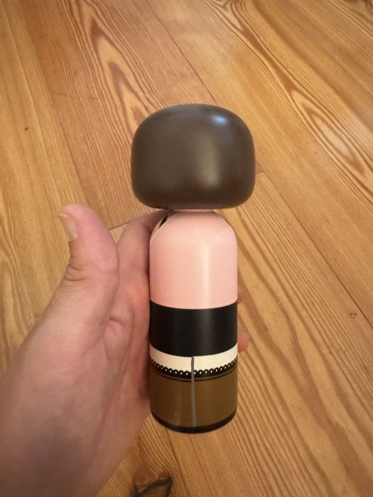 Freddie Mercury Kokeshi Sketch.inc para Lucie Kaas colecao