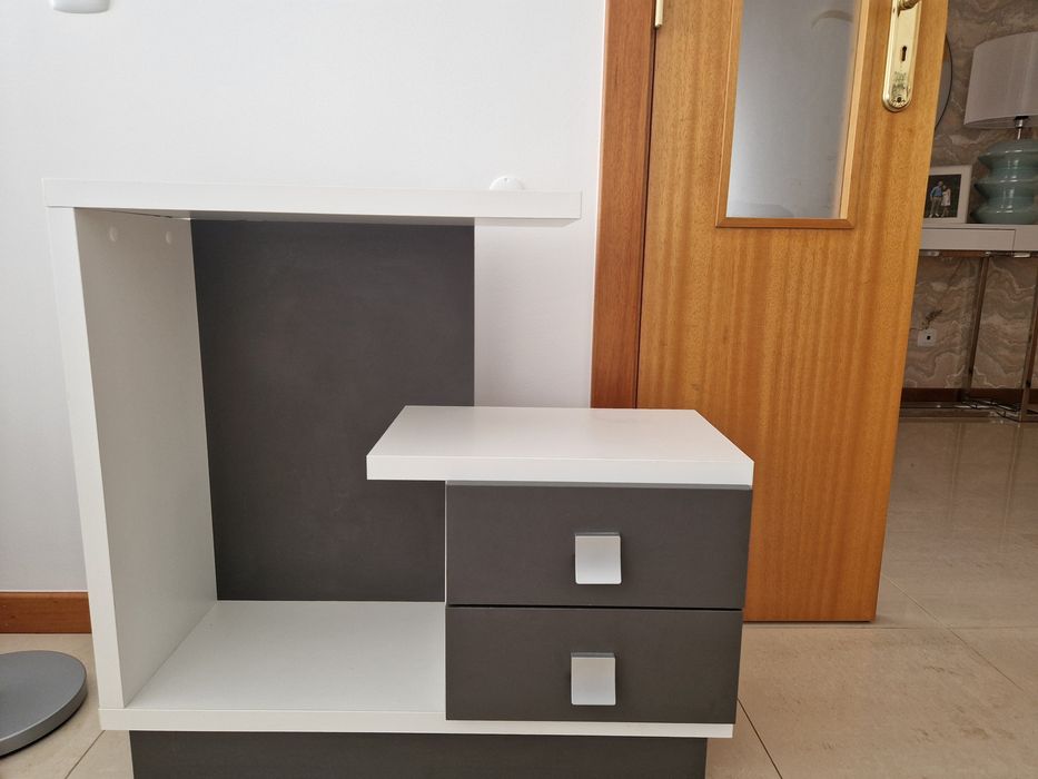 Móvel e espelho conjunto