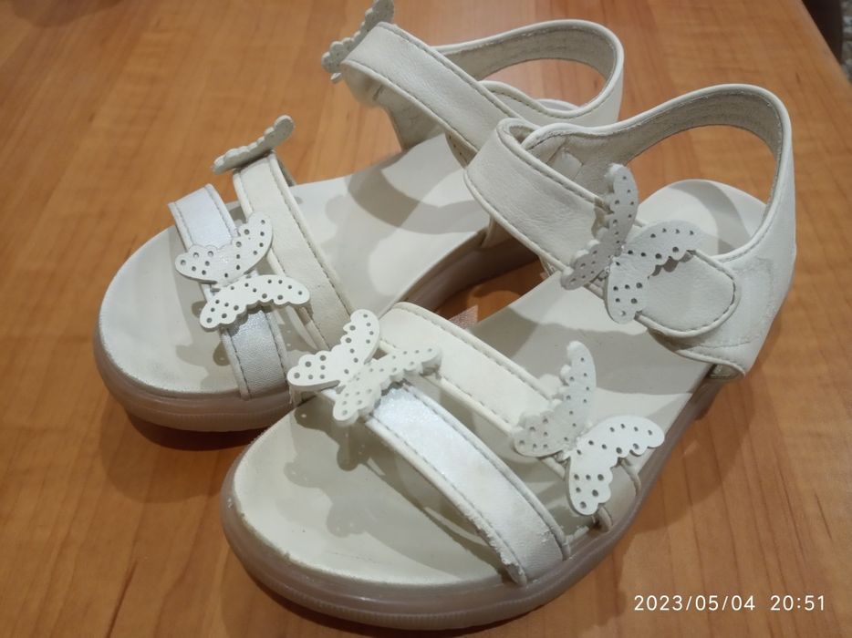 Босоніжки на дівчинку