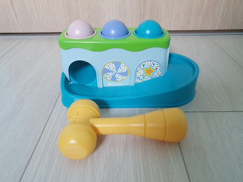 Wbijak zjeżdżalnia z piłeczkami