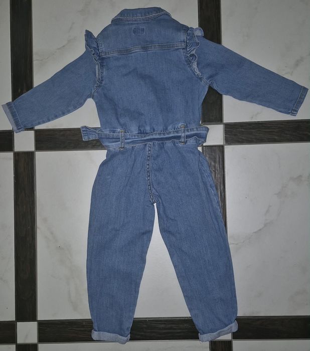 Джинсовий комбінезон на 2-3 роки