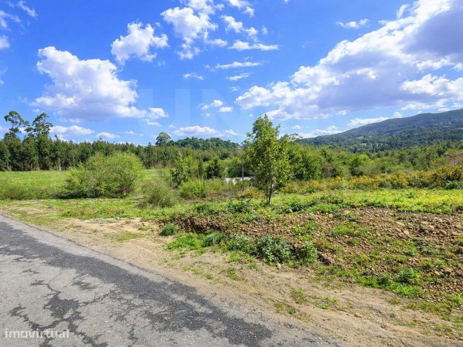 Terreno com projeto do Armazém - Gandra, Valença