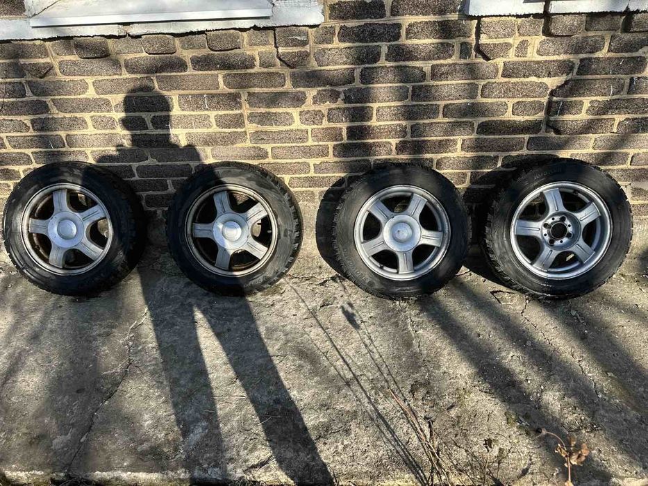 Продам 4 диски с  резиной зима состояния новой