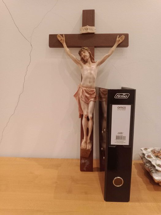 crucifixo em marfinite
