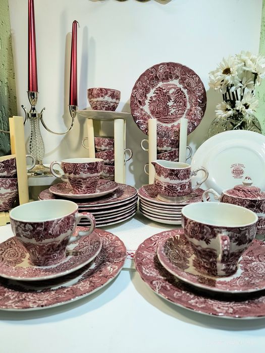 Посуд чашки тарілки вінтажний червоний Англія, Італія, Німеччина